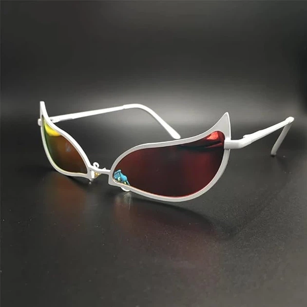 Сонцезахисні окуляри Дофламінго з аніме One Piece.